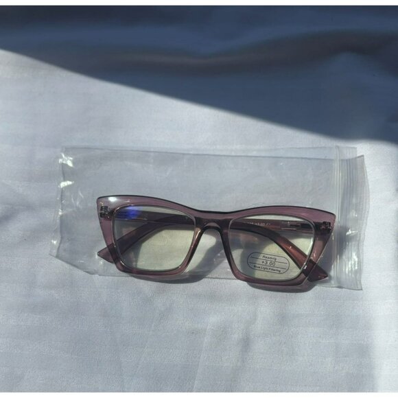 Stylish Cat-Eye Reading Glasses – +3.00 Magnification with Blue Light Filtering - Picture 3 of 5